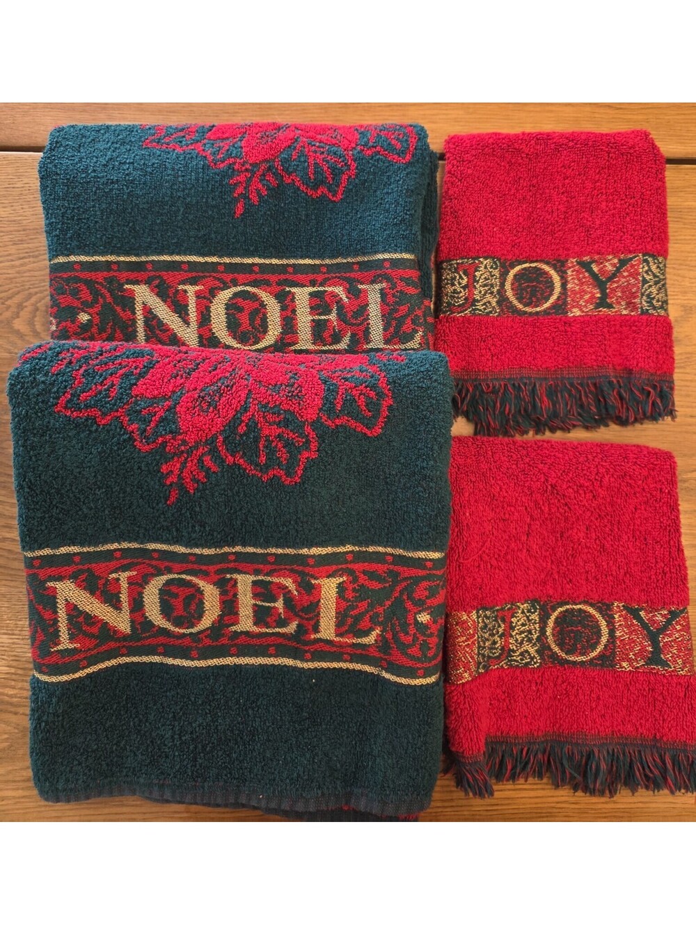 Vintage Fieldcrest Christmas Towels Set of 4 Poinsettia Red Green Gold